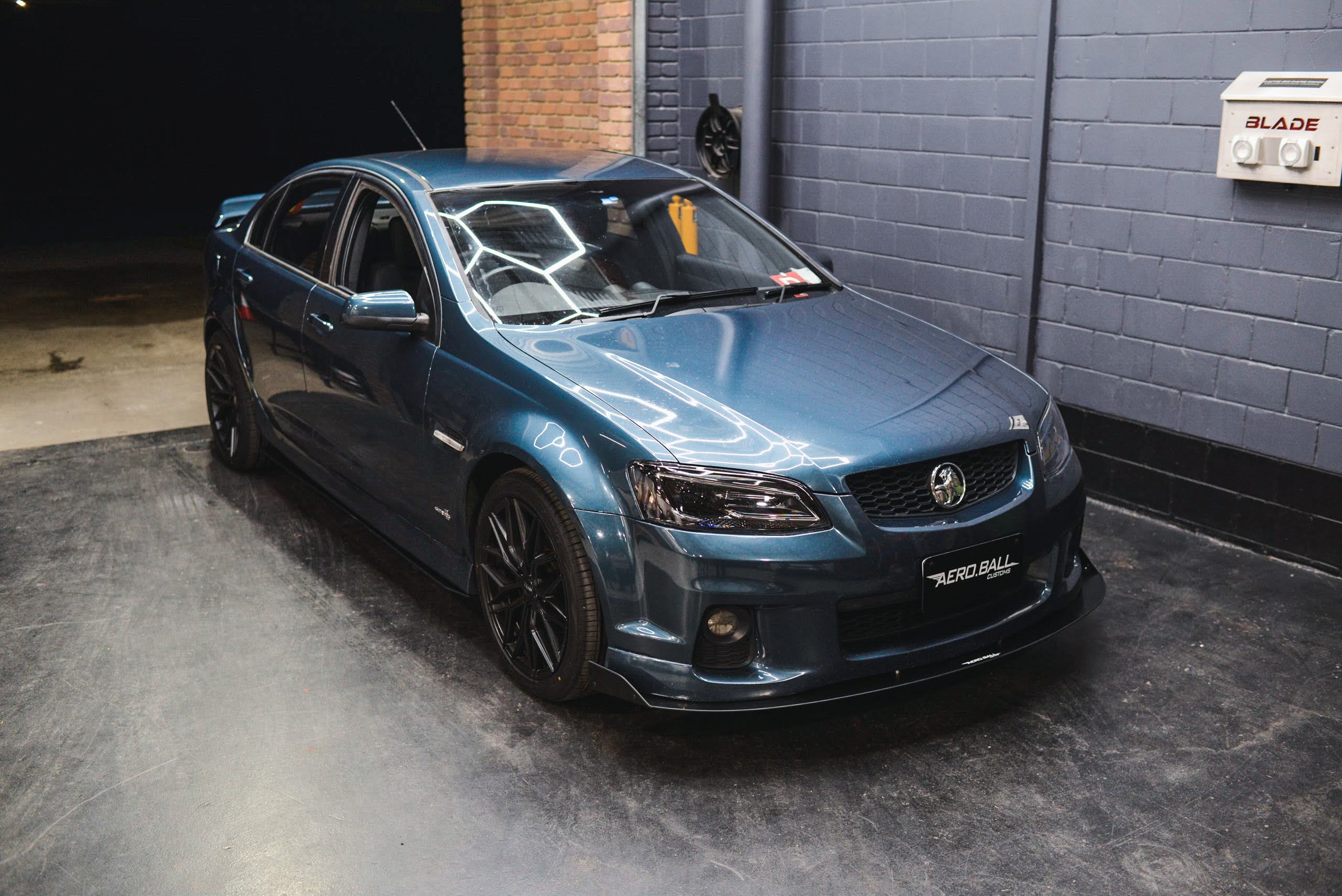 Ve commodore online front lip